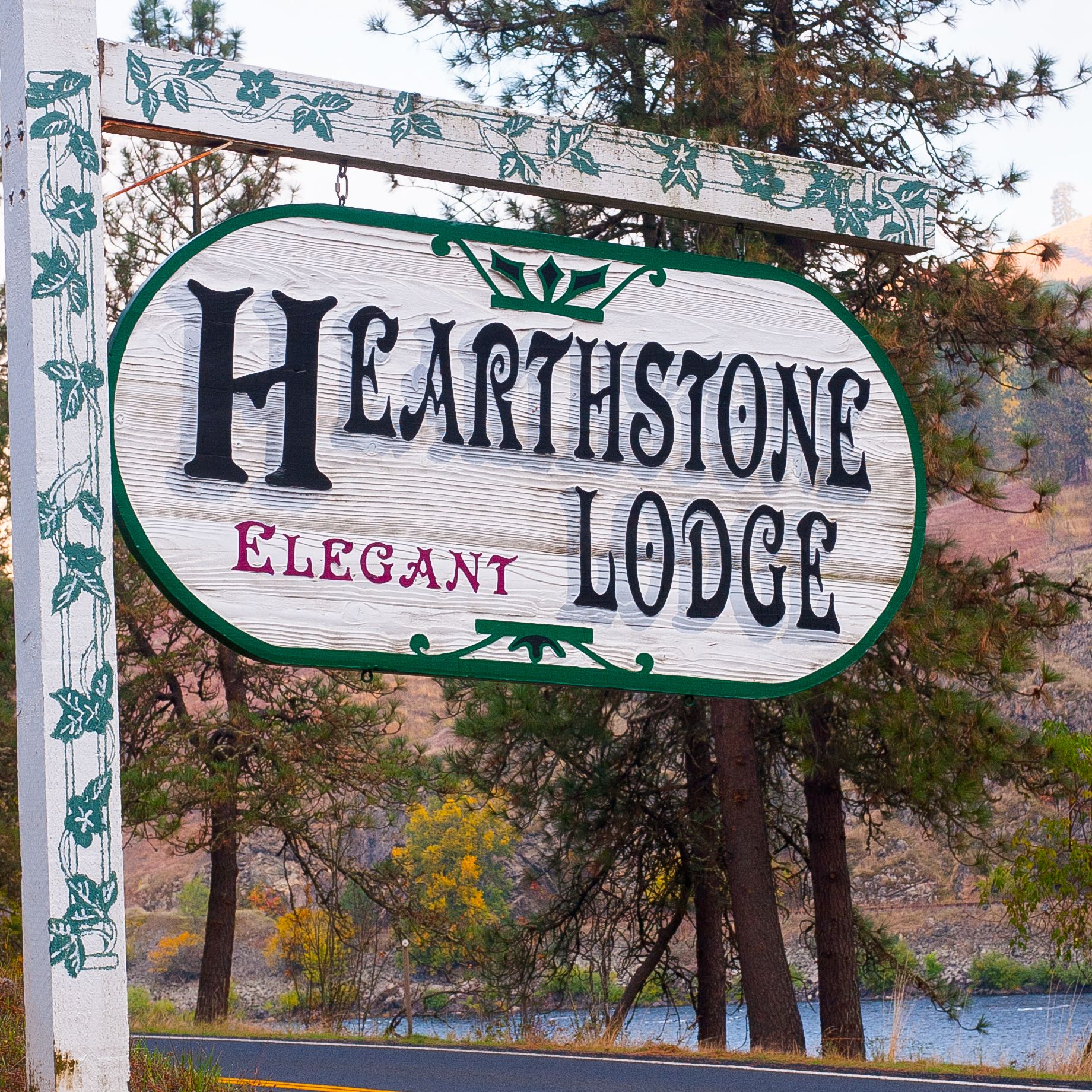 Hearthstone Lodge's Logo