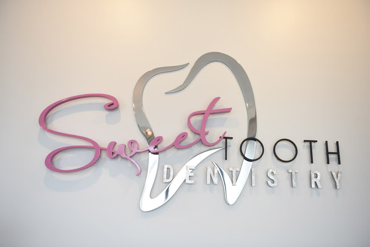 Sweet Tooth Dentistry's Logo