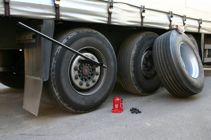Reliable Truck Repair & Tire Service's Logo