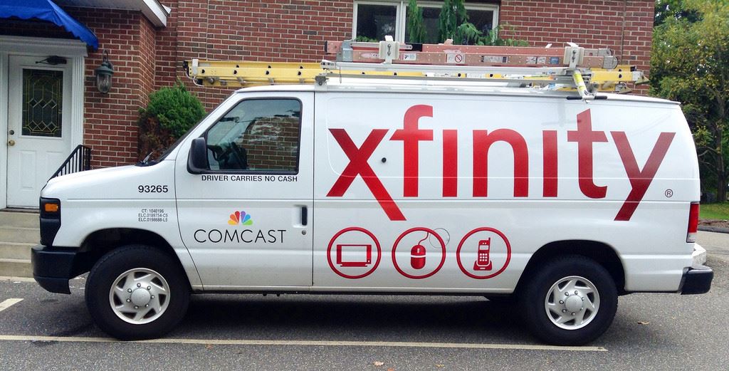 Xfinity Store By Comcast's Logo