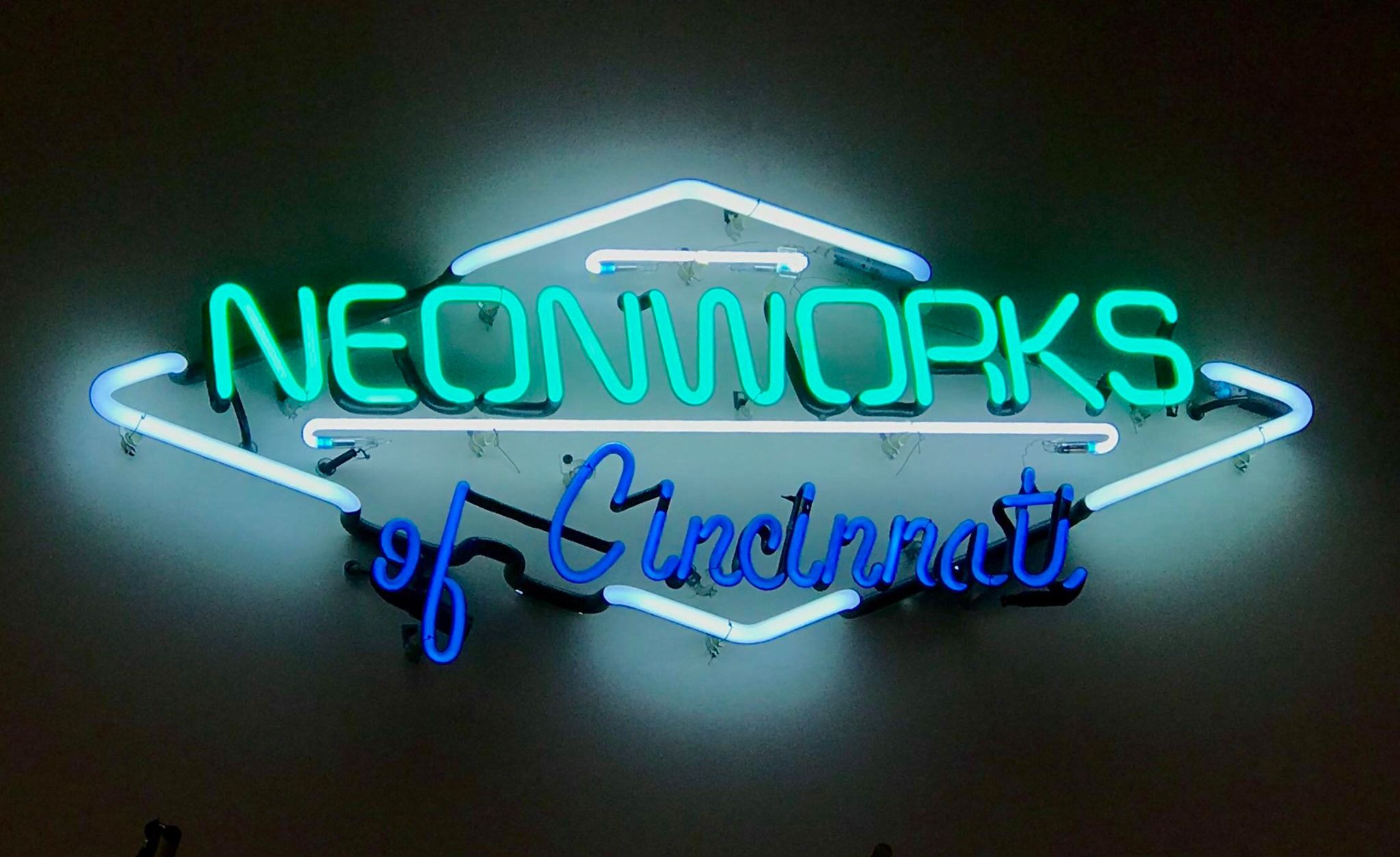 Neonworks of Cincinnati's Logo